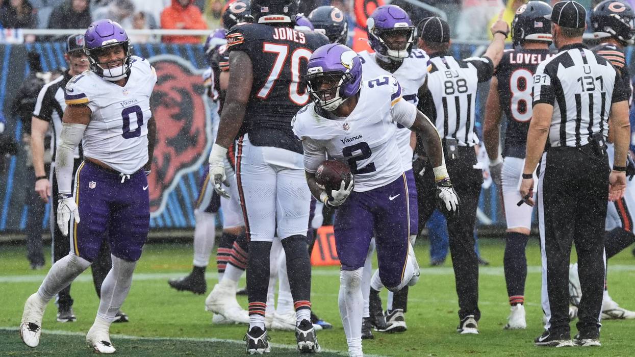 Brian Flores once again has the Vikings' defense well-connected and well-coached