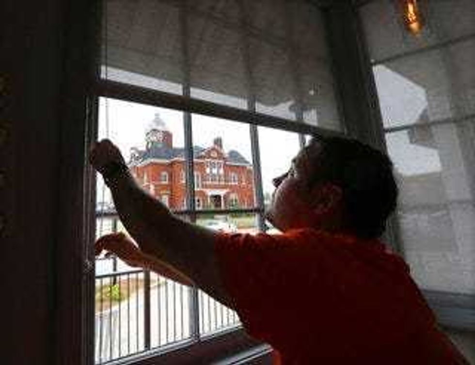 Amid Anxiety, Georgia Lets Close-Contact Businesses Reopen