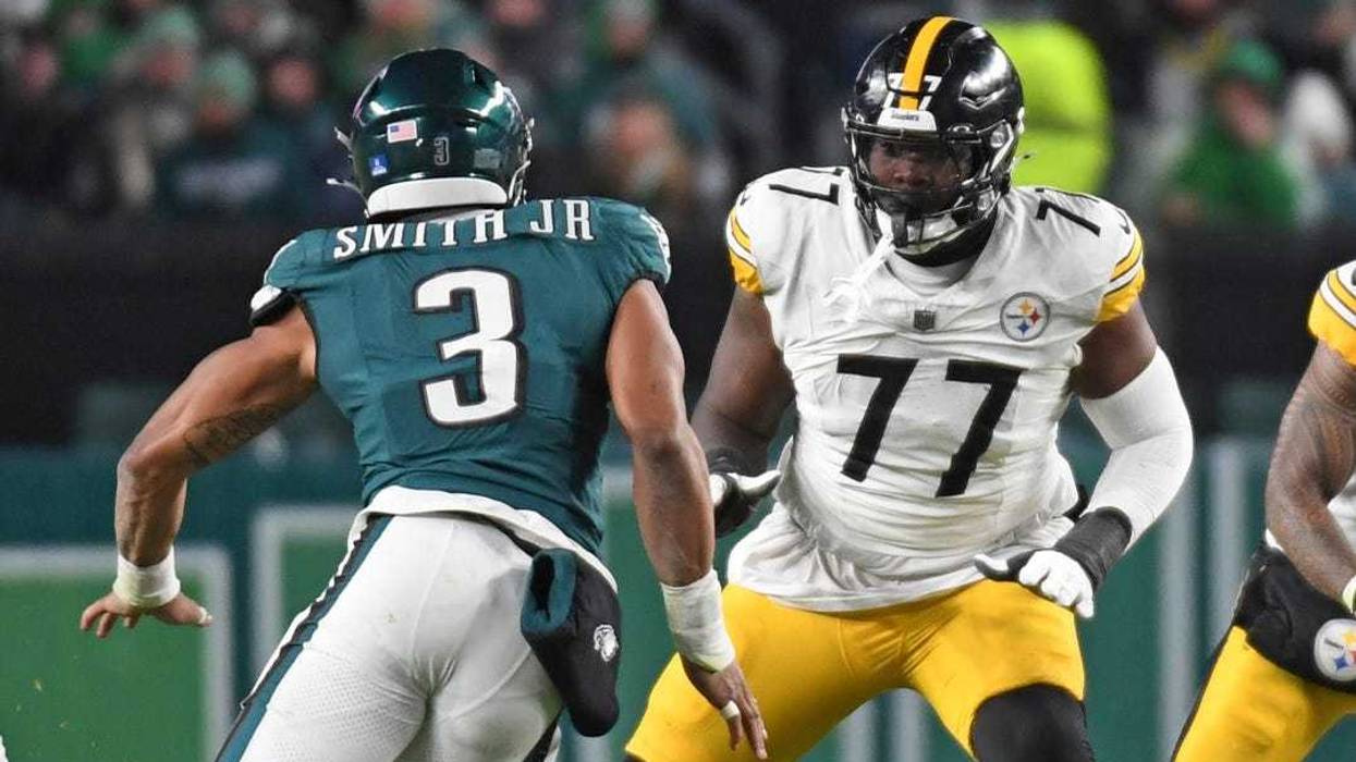 Broderick Jones against the Eagles