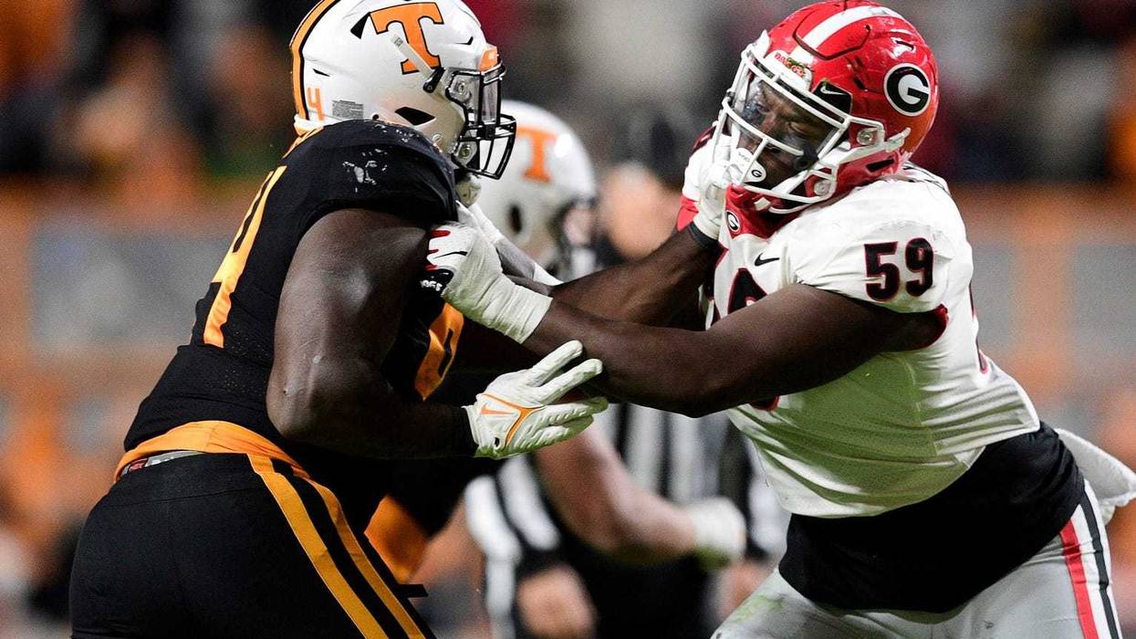 Broderick Jones blocking against Tennessee