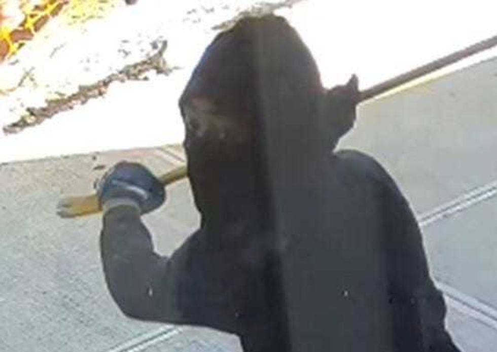 Bronx smash-grab nets thieves over $130K in jewelry, 2 sought