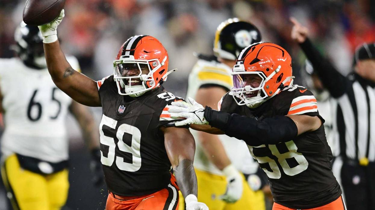 Browns celebrate turnover vs Steelers