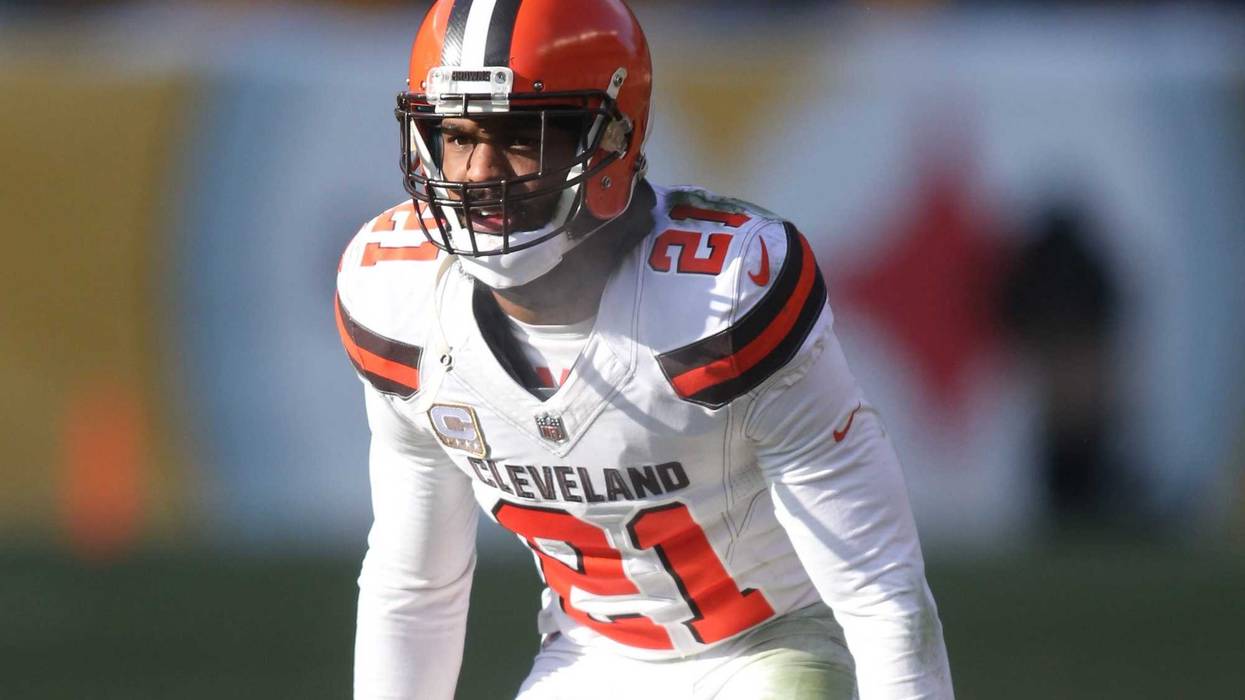 Browns cornerback Jamar Taylor (21) at the line of scrimmage against the Pittsburgh Steelers during the second quarter at Heinz Field. The Steelers won 28-24.
