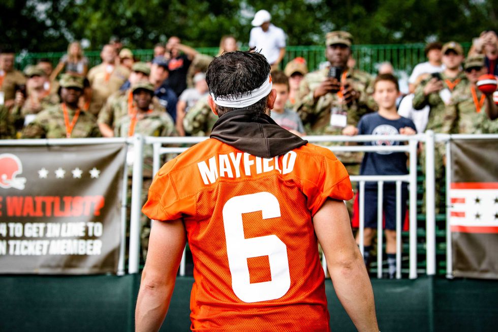 Browns quarterback Baker Mayfield addresses servicemen and women who attended training camp practice on August 17, 2021