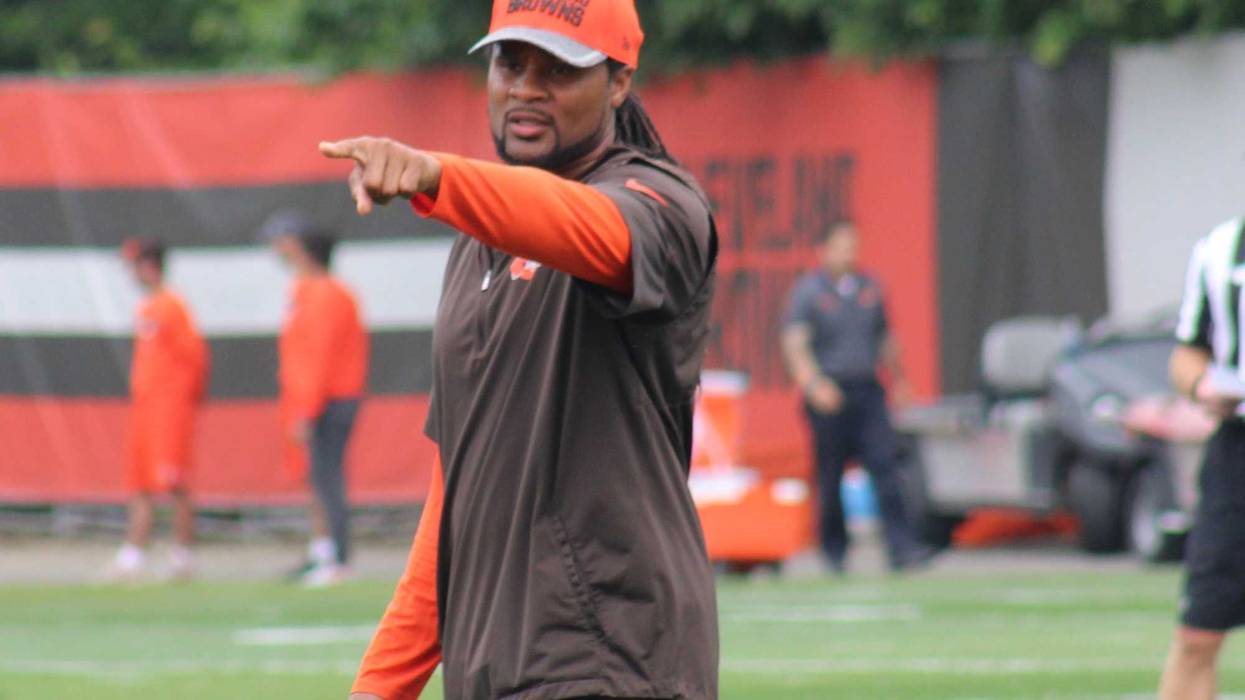 Browns special teams coaching intern and former Pro Bowl returner Josh Cribbs yells out instructions during the team's June 2018 minicamp.