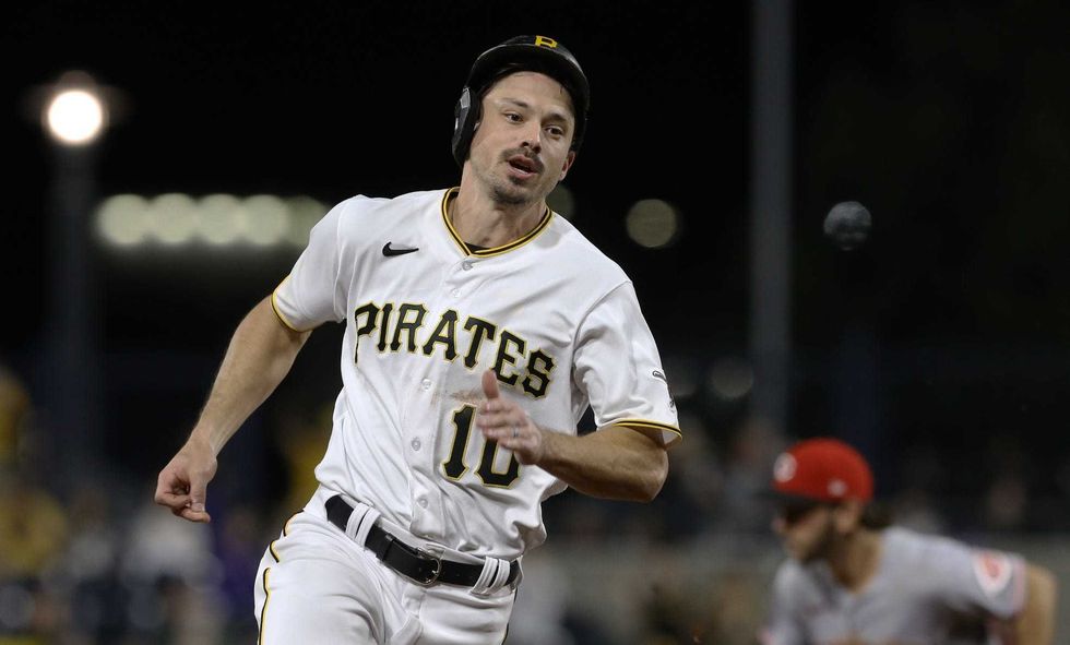 Bryan Reynolds running around the bases