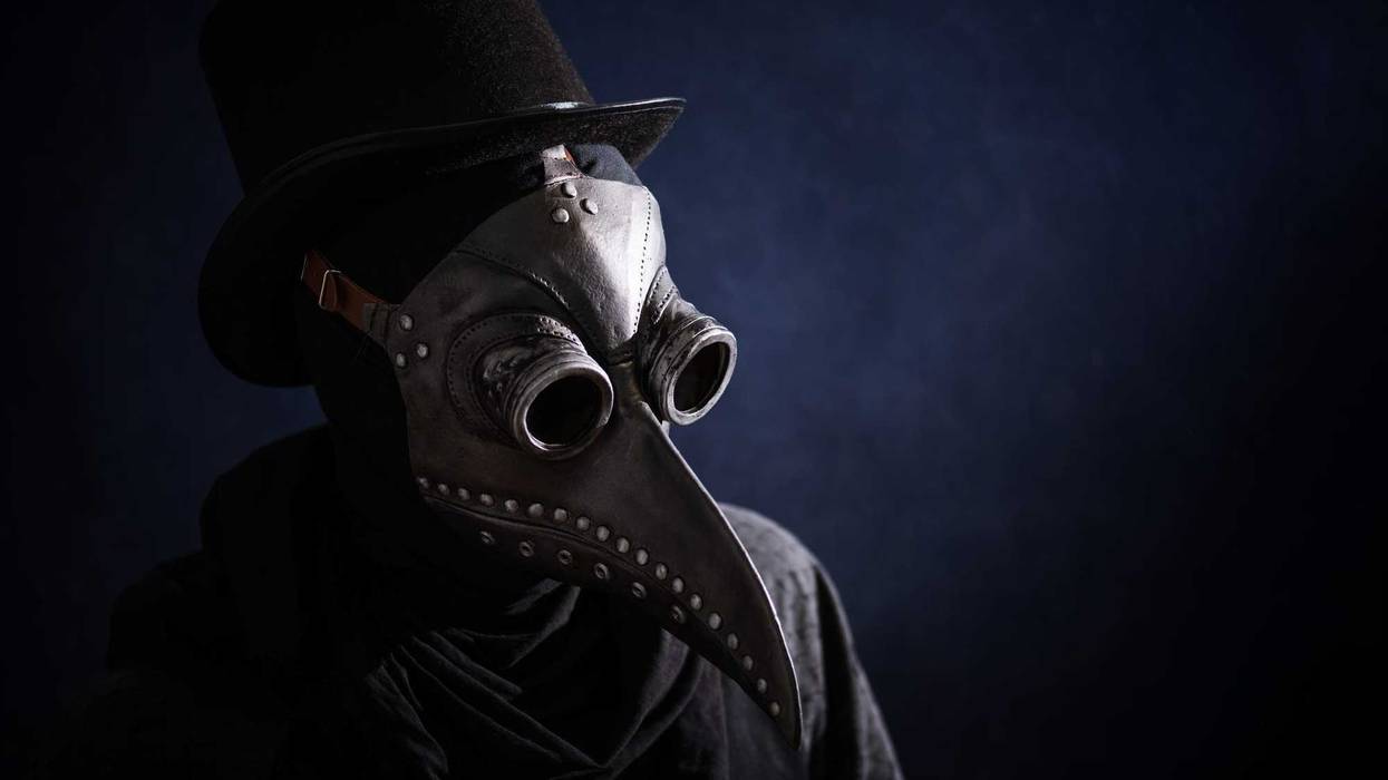 Bubonic plague doctor
