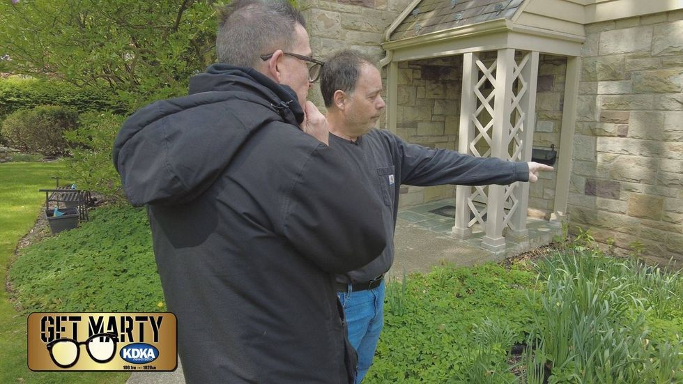Bud Norton shows Marty Griffin what