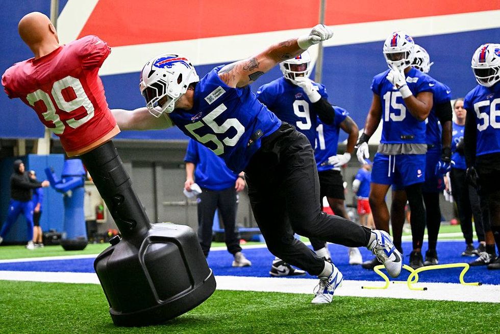 Bills training Camp Day 2: Hoecht returns to defense