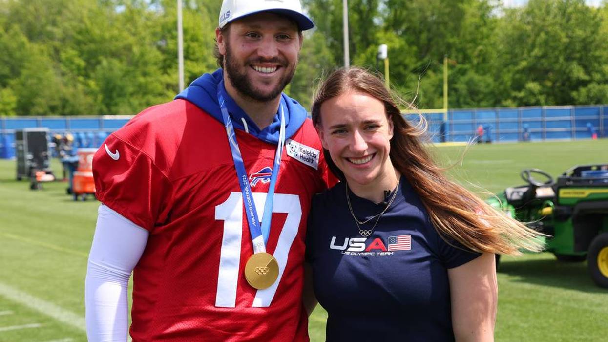 Hayley Scamurra gets a thrill showing off US hockey gold medal with Josh Allen at Bills practice