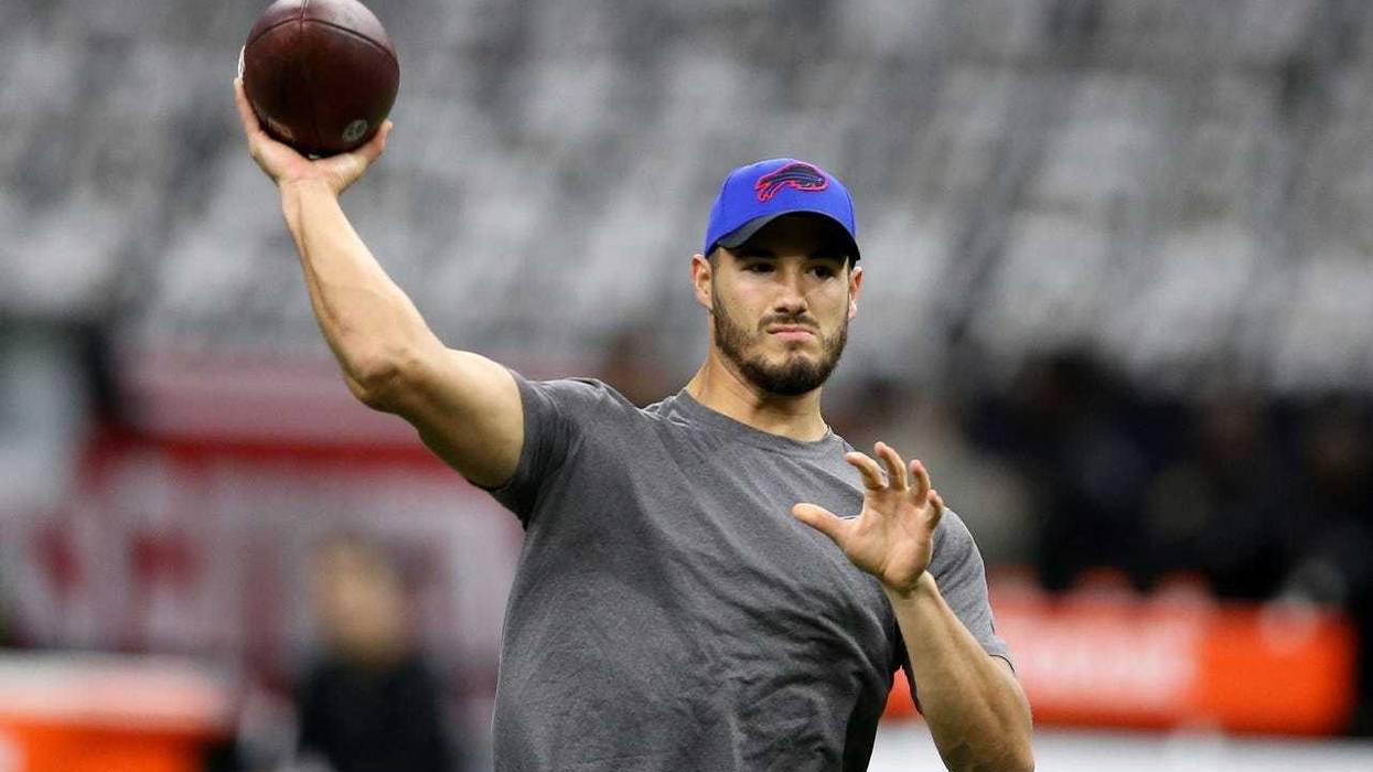 Buffalo Bills quarterback Mitchell Trubisky (10) warms up before the game against the New Orleans Saints