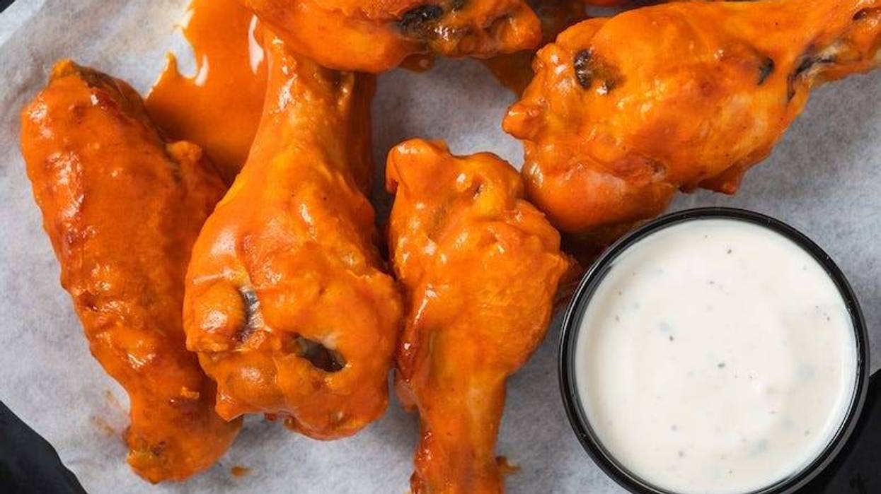 Buffalo chicken wings with ranch dipping sauce