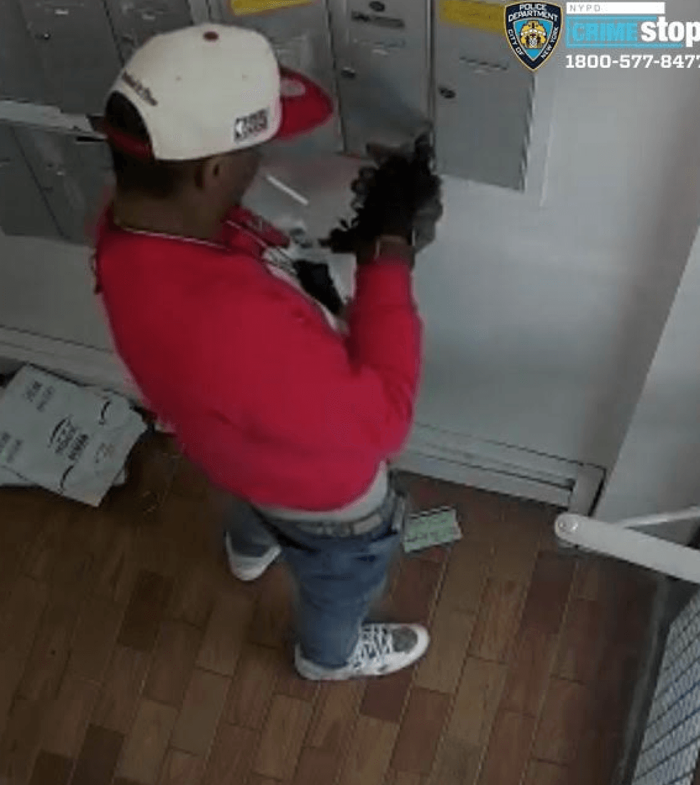 Burglar breaks into mailboxes in Bushwick apartment building with tools