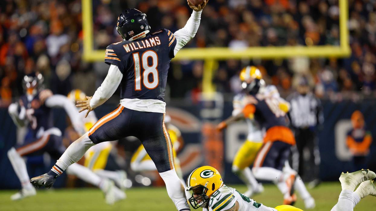 Caleb Williams (18) throws during an wild-card football game against the Green Bay Packers, Saturday, Jan.10, 2026, in Chicago.(AP Photo/Jeffrey Phelps)