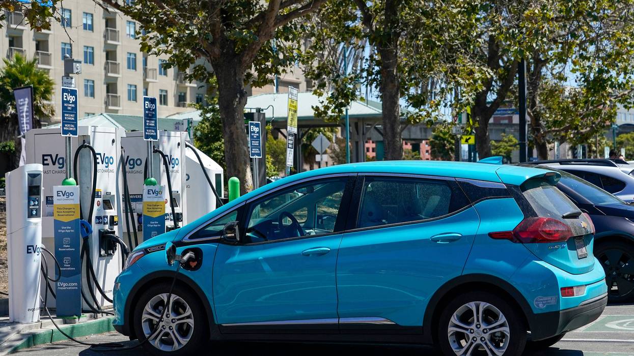 California moves toward phasing out gas-fueled vehicles