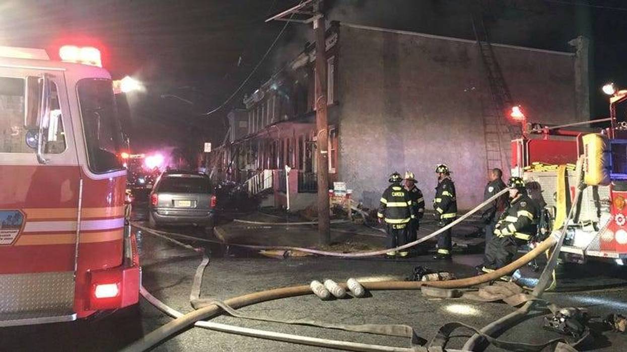 Camden rowhome fire injures 8