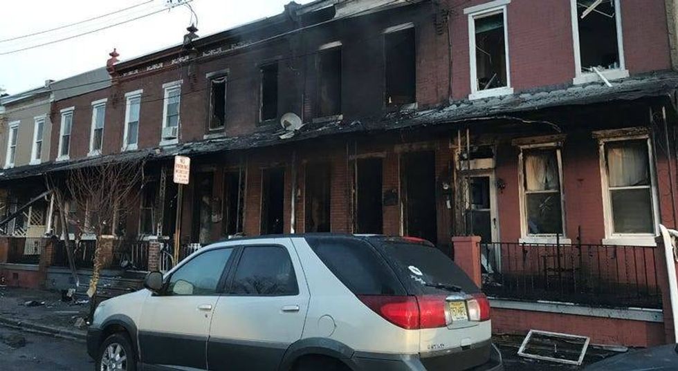 Camden rowhome fire injures 8