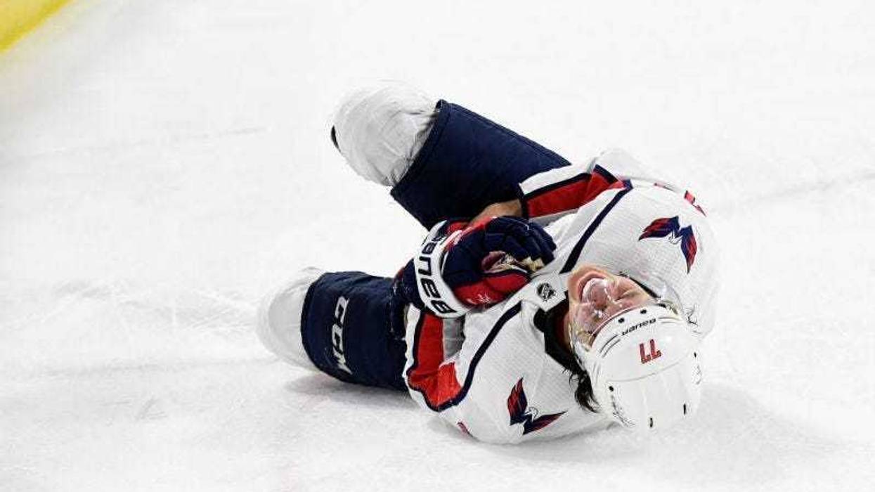 Caps-Hurricanes: T.J. Oshie leaves Game 4 with injury