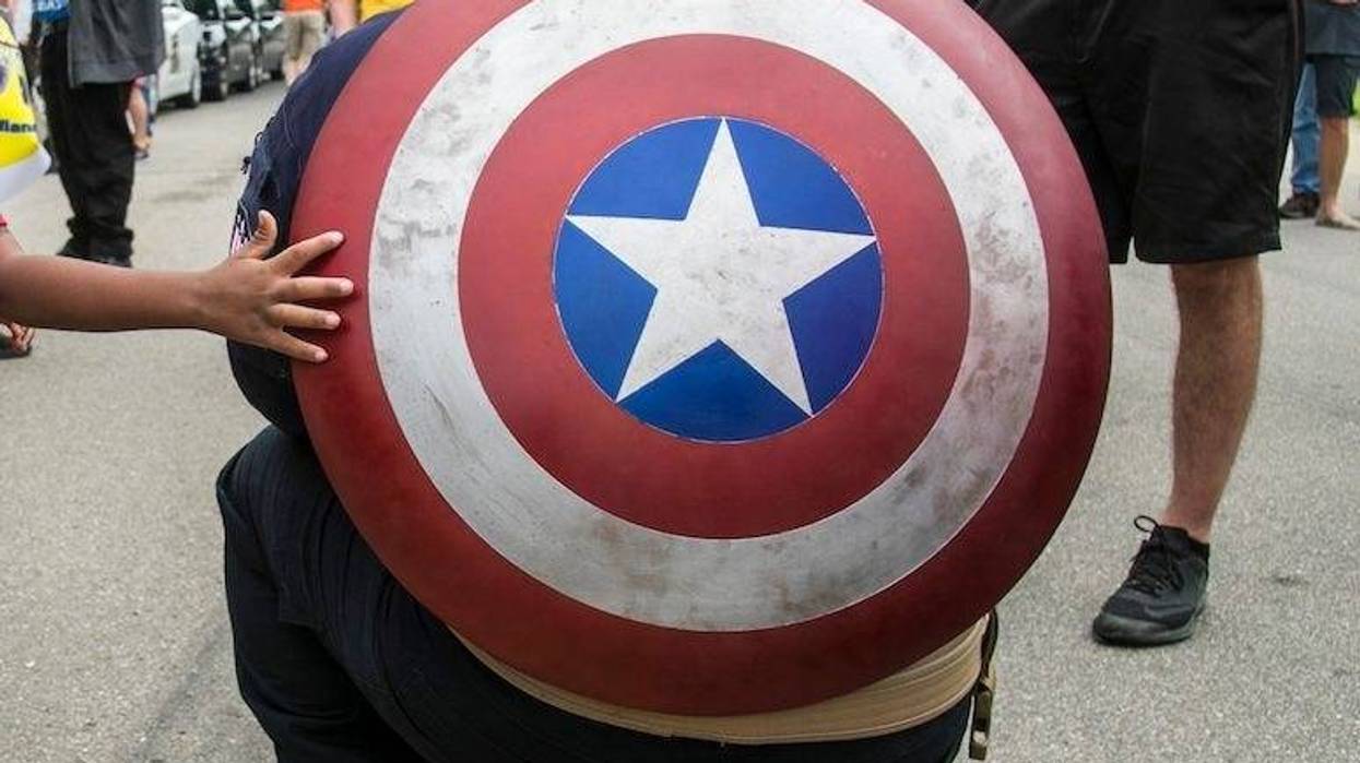 Captain America, Shield, Kneeling, Tiny Arm, Touching