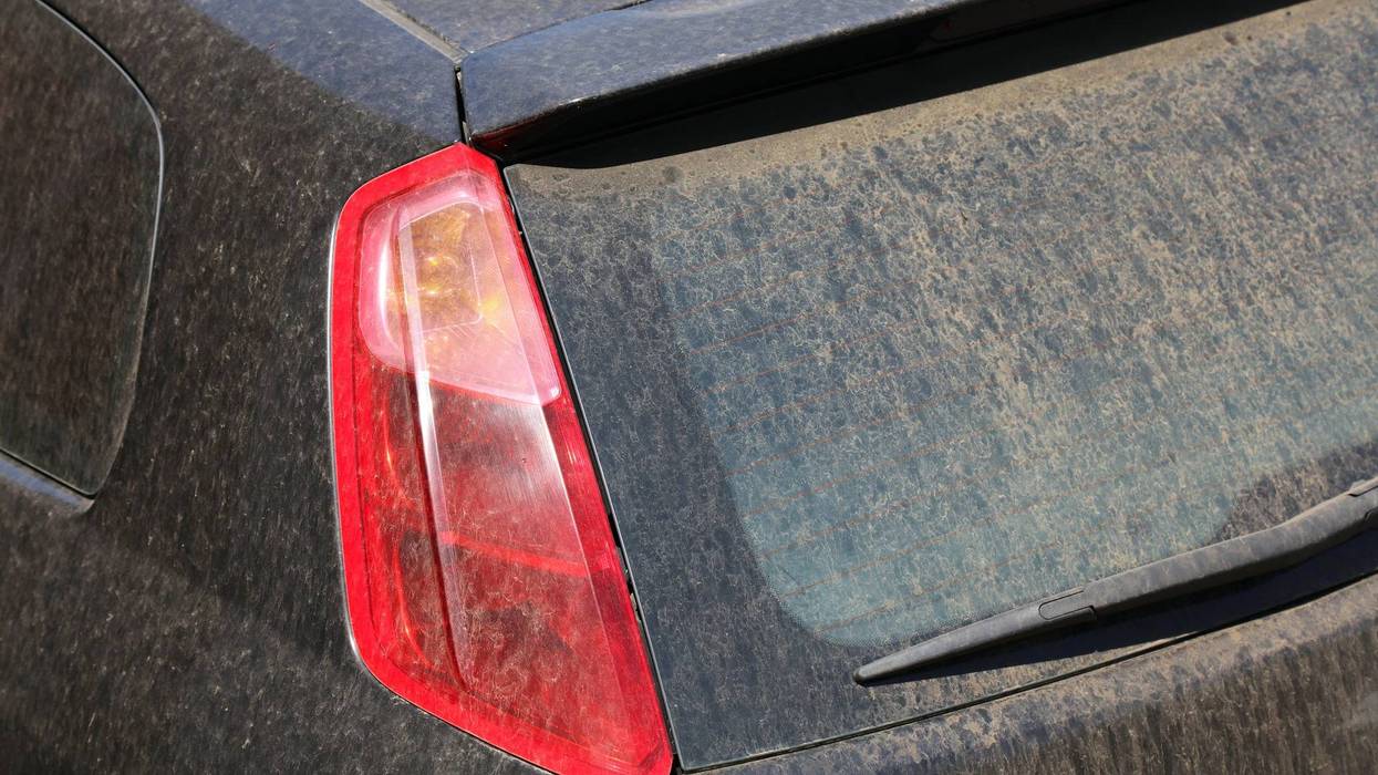 Car dirty due to dust snow