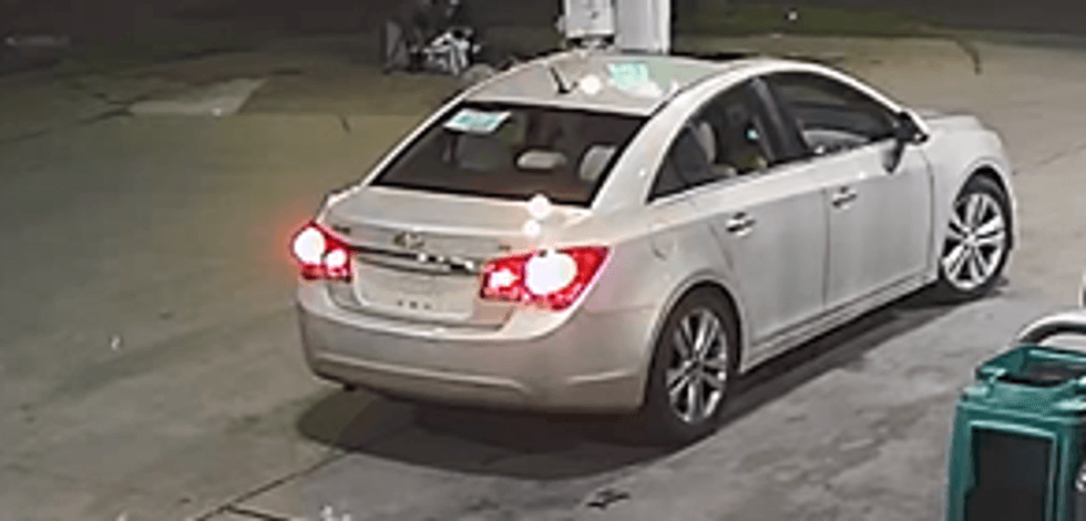 Car seen fleeing the scene of Detroit gas station murder