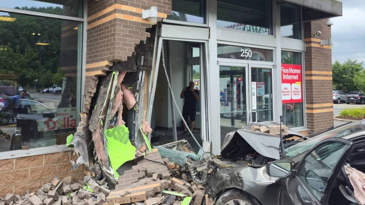 Car slams into busy business in Robinson Twp.