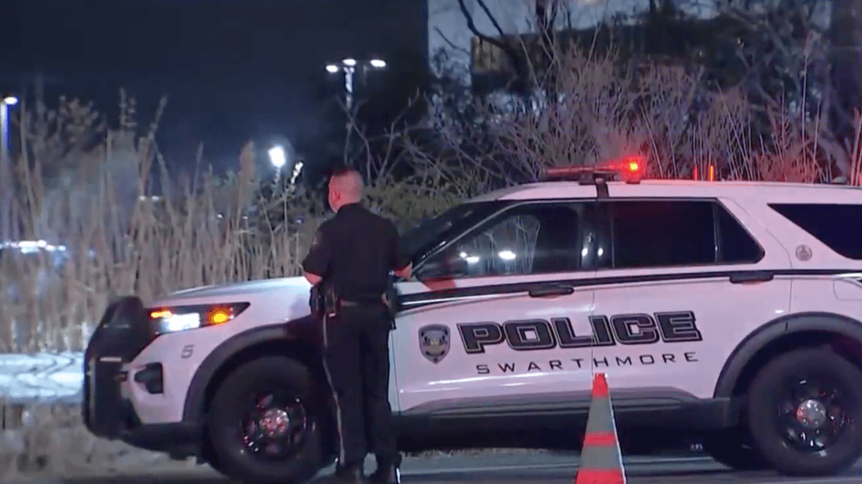 Car thieves try to evade police pursuit by jumping into pond near PHL