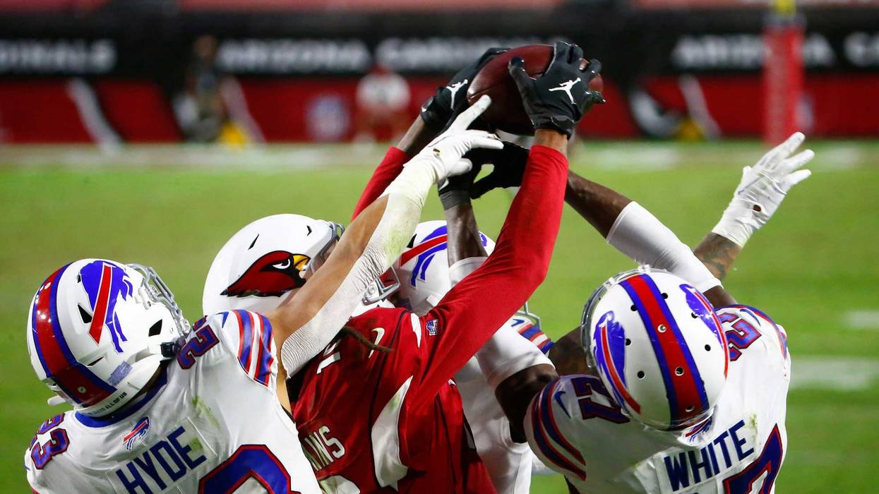 Cardinals' DeAndre Hopkins (10) catches a game-winning touchdown catch over Bill's Tre'Davious White (27) and Micah Hyde (23) with 2 seconds lett in the fourth quarter at State Farm Stadium in Glendale, Ariz. on Nov. 15, 2020. Buffalo Bills Vs Arizona Car