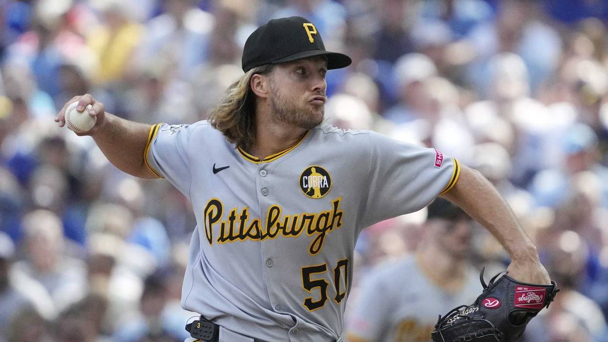 Carmen Mlodzinski pitching