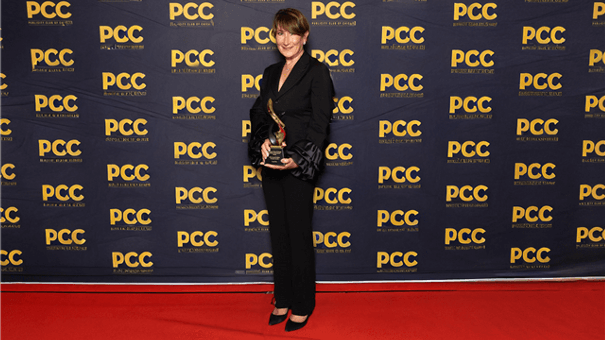 Carol Fox accepts a Lifetime Achievement Award