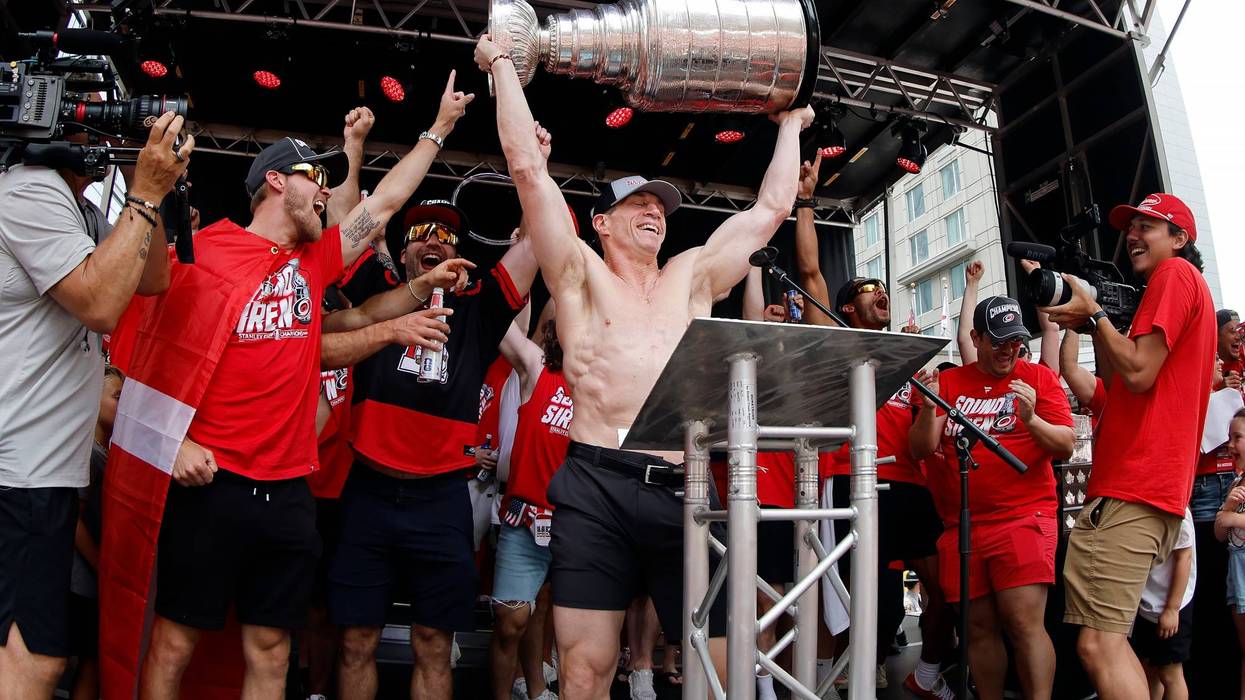 Hurricanes fans jam into downtown Raleigh for Stanley Cup parade and rally