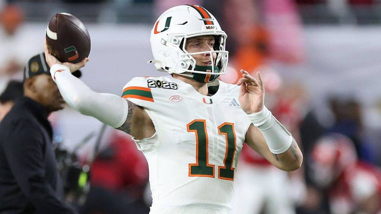 Carson Beck throwing with Miami