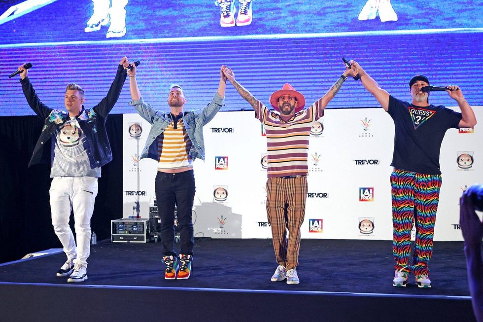 Watch NSYNC and Backstreet Boys perform 'Bye Bye Bye,' call Justin Timberlake to tour