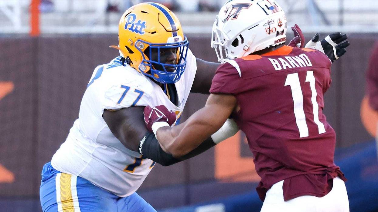Carter Warren blocking at Pitt