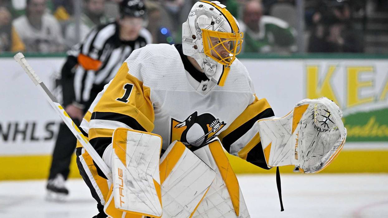 Casey DeSmith in net