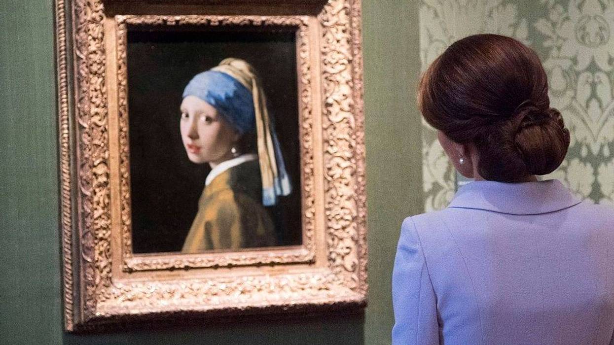 Catherine, Duchess of Cambridge views the 'Girl with a Pearl Earring' by Johannes Vermeer as she visits the Mauritshuis Gallery during a solo visit to the Hague on October 11, 2016 in the Hague, Netherlands.