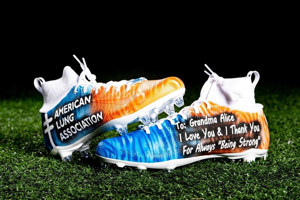 CB Tavierre Thomas \tLung cancer cleats