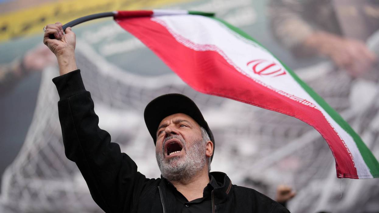 Ceasefire is threatened as Israel expands Lebanon strikes and Iran closes strait again