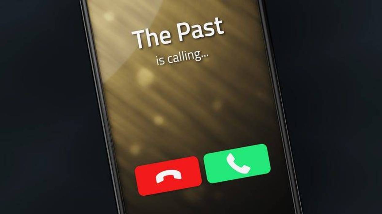 cellphone displaying "The Past Is Calling"