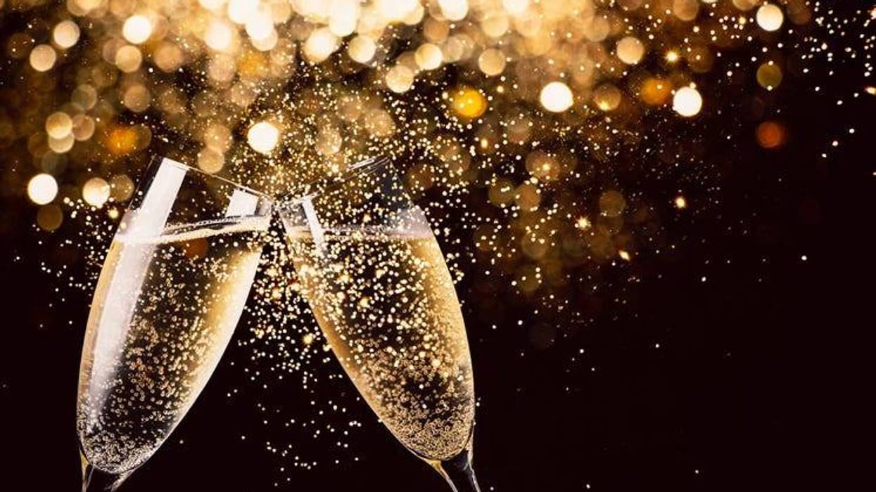champagne glasses with bubbles
