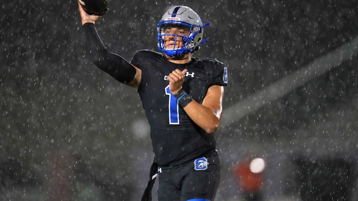 Chandler quarterback Dylan Raiola throws the ball against Corona del Sol during their game at Chandler High School on Friday, Sept. 9, 2022. Raiolapic18