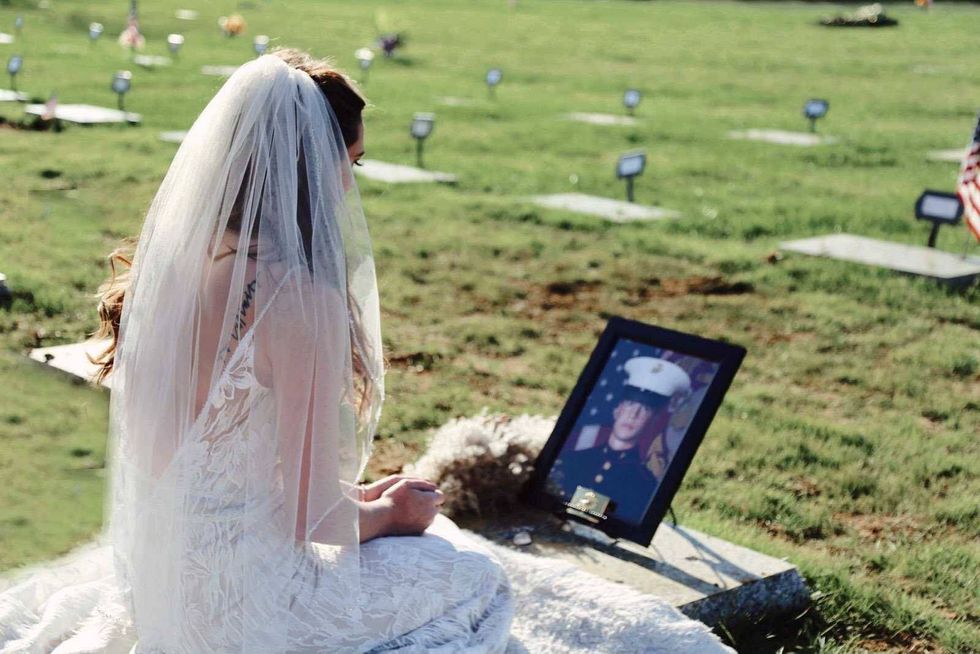 Chelsea Todd wore her wedding dress to visit the grave of fiancé, Marine veteran Patrick Duva, for the first time. Duva died just weeks before the couple