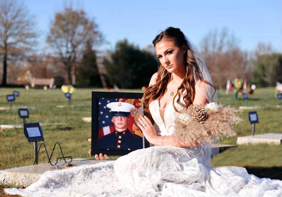 Chelsea Todd wore her wedding dress to visit the grave of fiancé, Marine veteran Patrick Duva, for the first time. Duva died just weeks before the couple