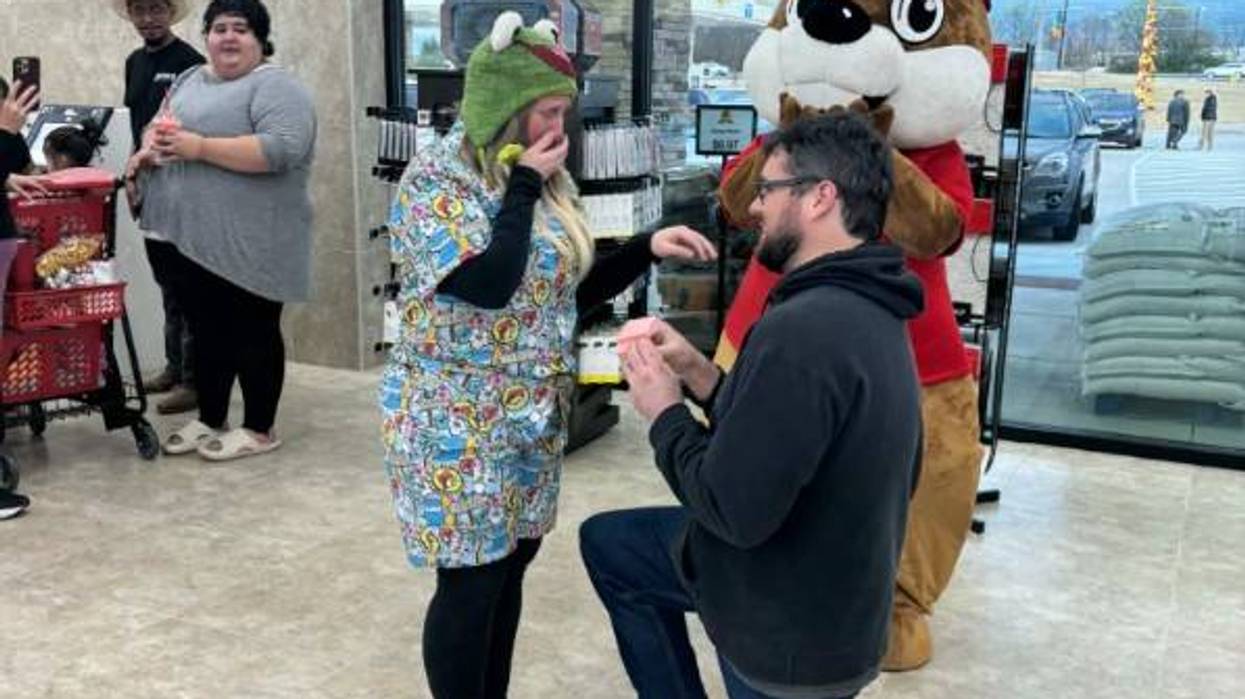 Pittsburgh couple gets engaged at brand-new Buc-ee's!