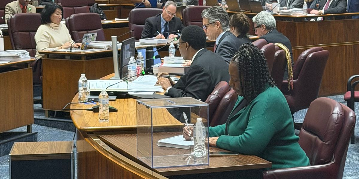 Hicago Sign Aldermen rain on Chicago mayor's proposed