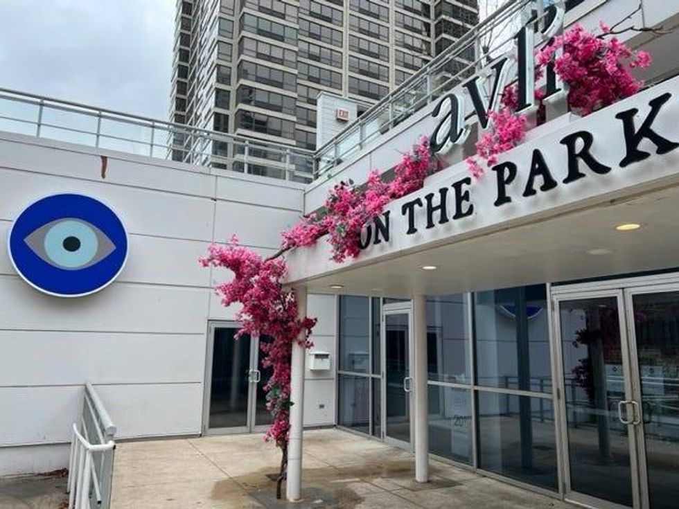 "Chicago Chefs Cook for Earthquake"