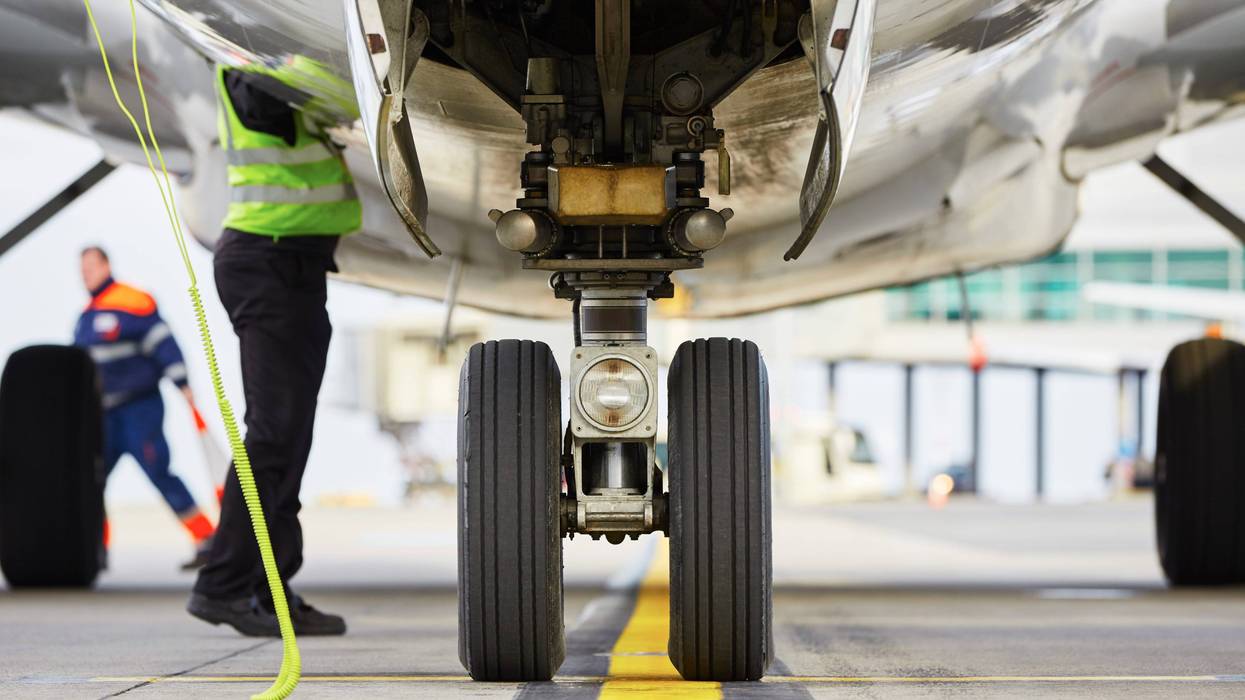 Chicago City Council unanimously approves minimum wage increase for contract airport workers