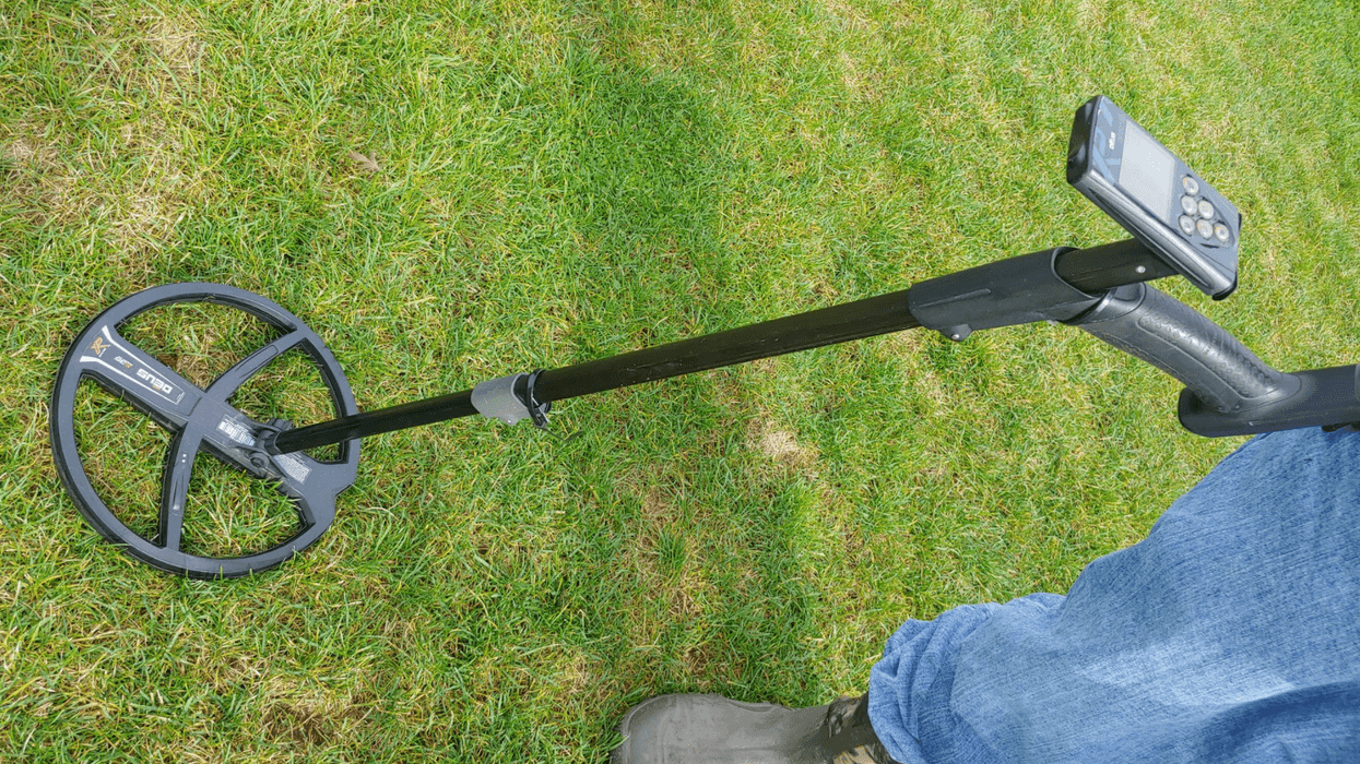 Chicago man uses metal detector to help people find lost rings