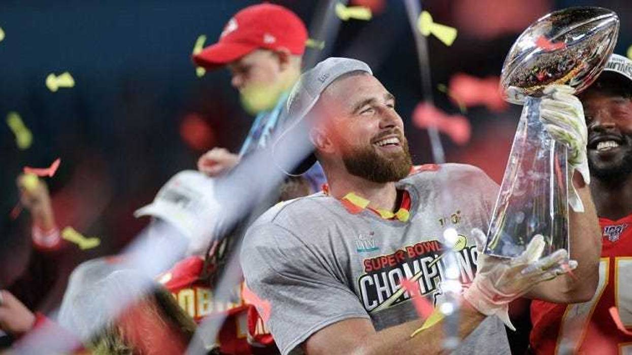 Chiefs do it again, lock up Kelce