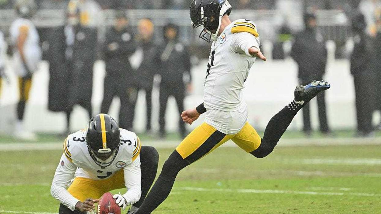 Chris Boswell kicking